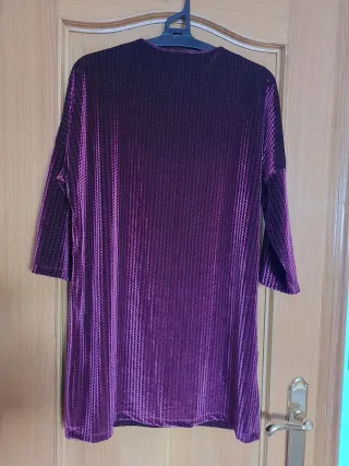 Vestido corto color granate de terciopelo