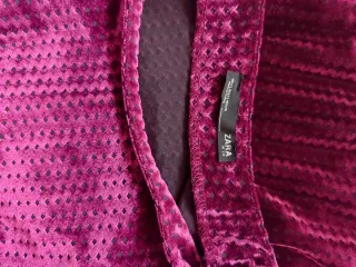 Vestido corto color granate de terciopelo