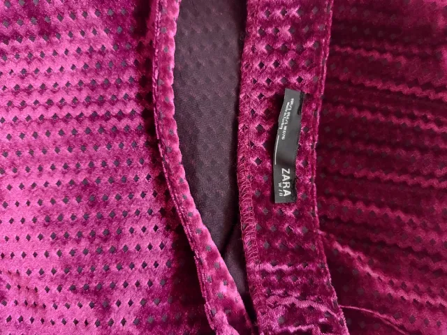 Vestido corto  color granate de terciopelo