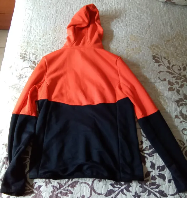 Sudadera niño con capucha naranja y negra