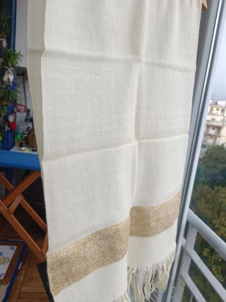 Sciarpa panna con dettagli oro
