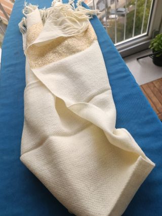 Sciarpa panna con dettagli oro