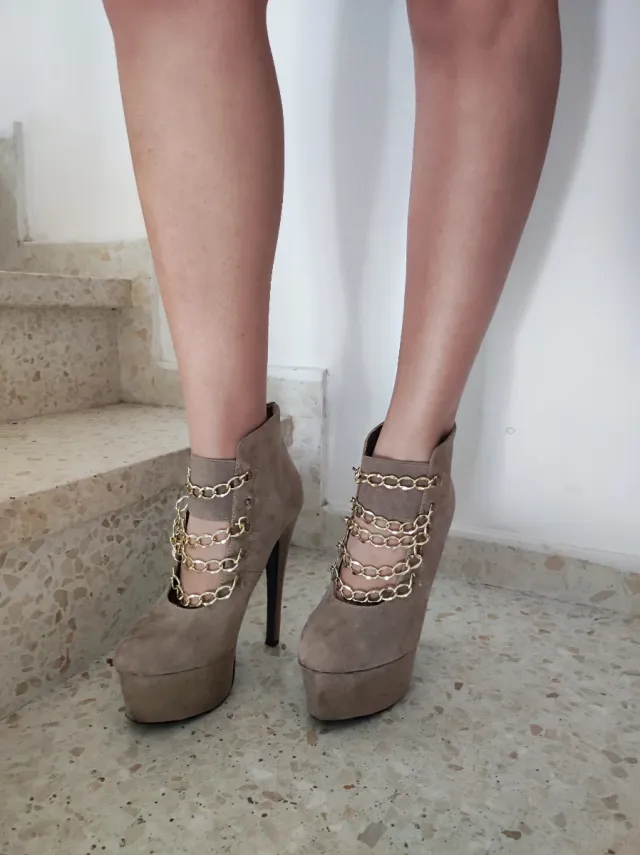 Conjunto Blusa Asimétrica y Mini Falda Verde