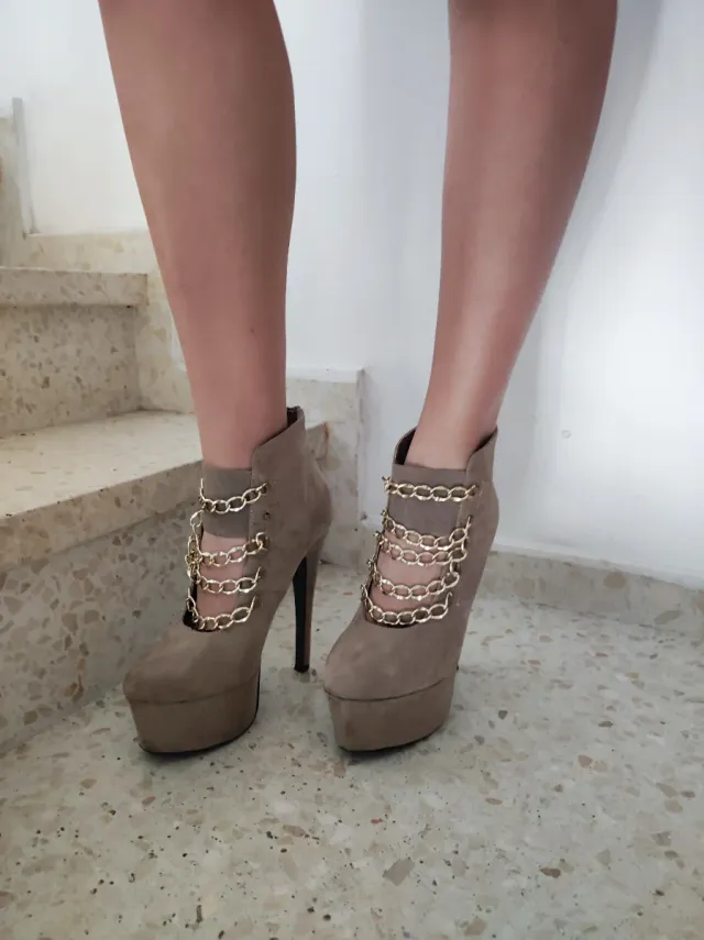 Conjunto Blusa Asimétrica y Mini Falda Verde