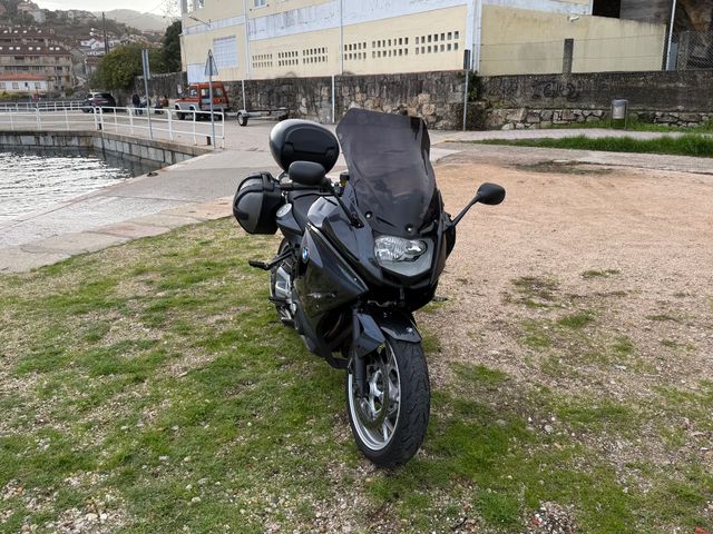 BMW F800GT Negra con Maletas