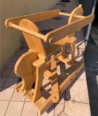 Cavallo a dondolo in legno