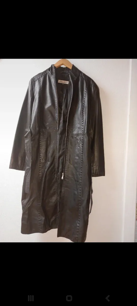 Gabardina de piel negra Talla XS