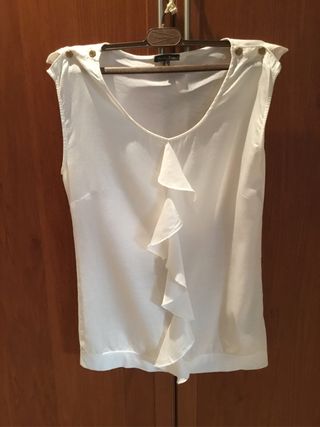 Blusa blanca con volante