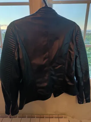 Chaqueta efecto cuero Zara Talla S