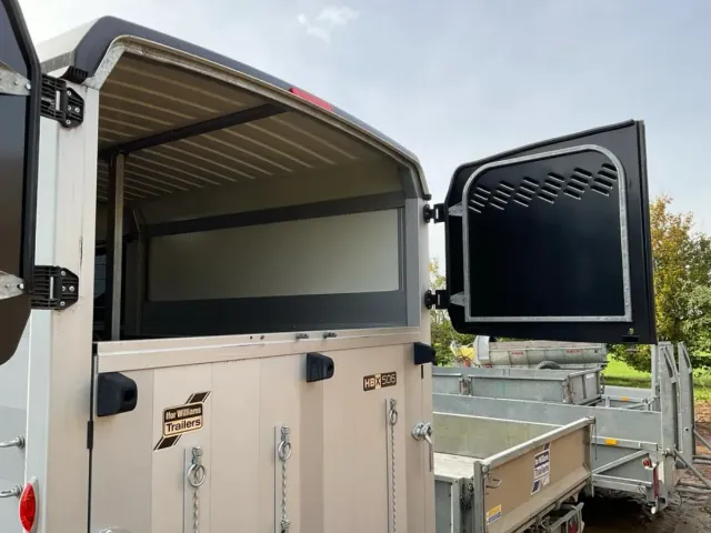 Remolque caballos Ifor Williams HBX 506