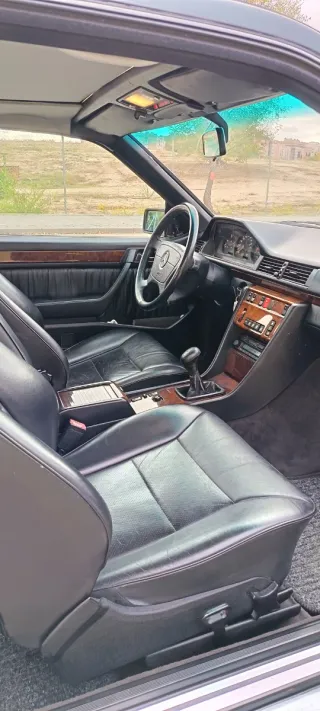 Mercedes-Benz w 124 coupe 320 ce