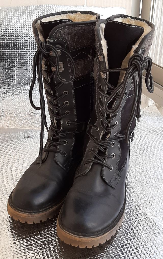 Botas negras unisex con tejido gris