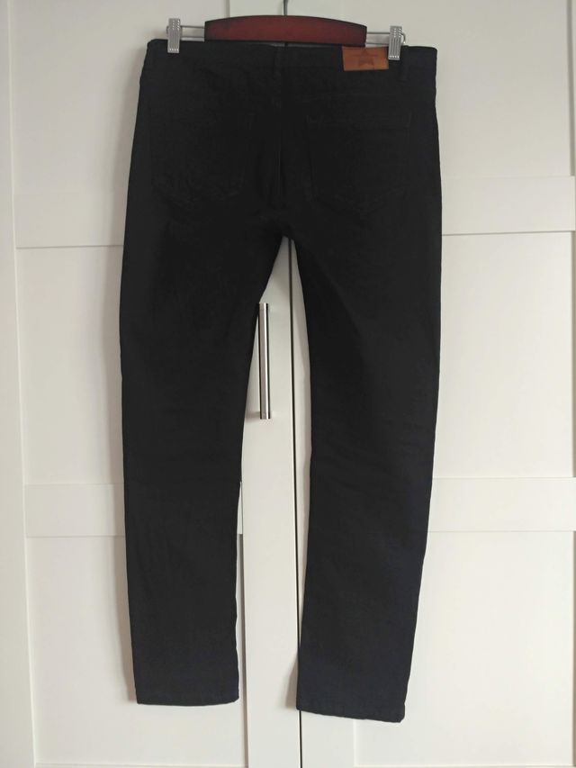 Pantalón NUEVO tipo pitillo tobillero. Festa T.40