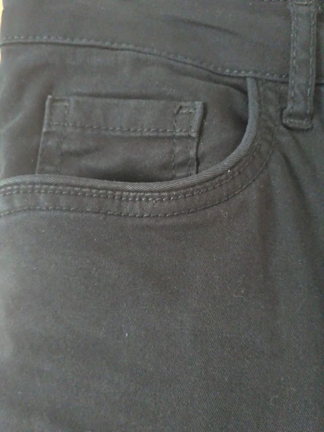 Pantalón NUEVO tipo pitillo tobillero. Festa T.40