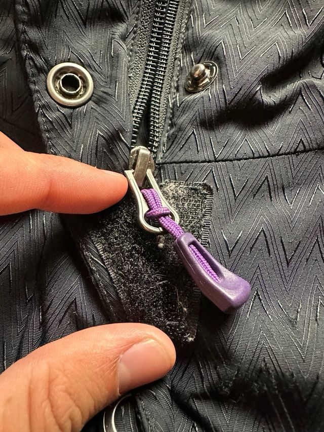 Mountain Hardwear Abrigo Negro y Morado