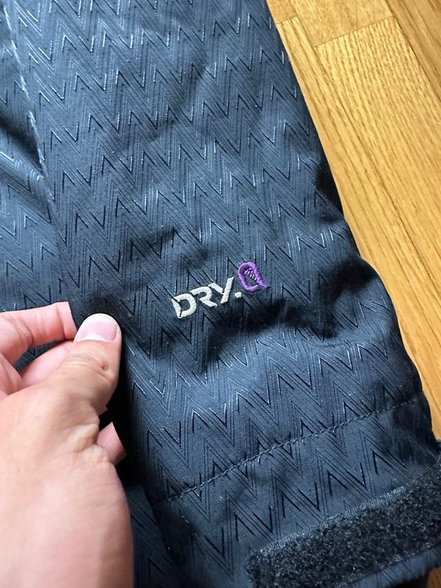 Mountain Hardwear Abrigo Negro y Morado