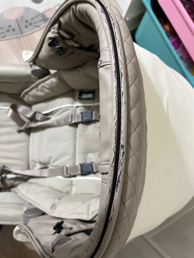 Carro Bebecar blanco y gris