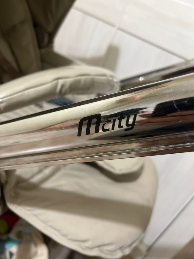 Carro Bebecar blanco y gris