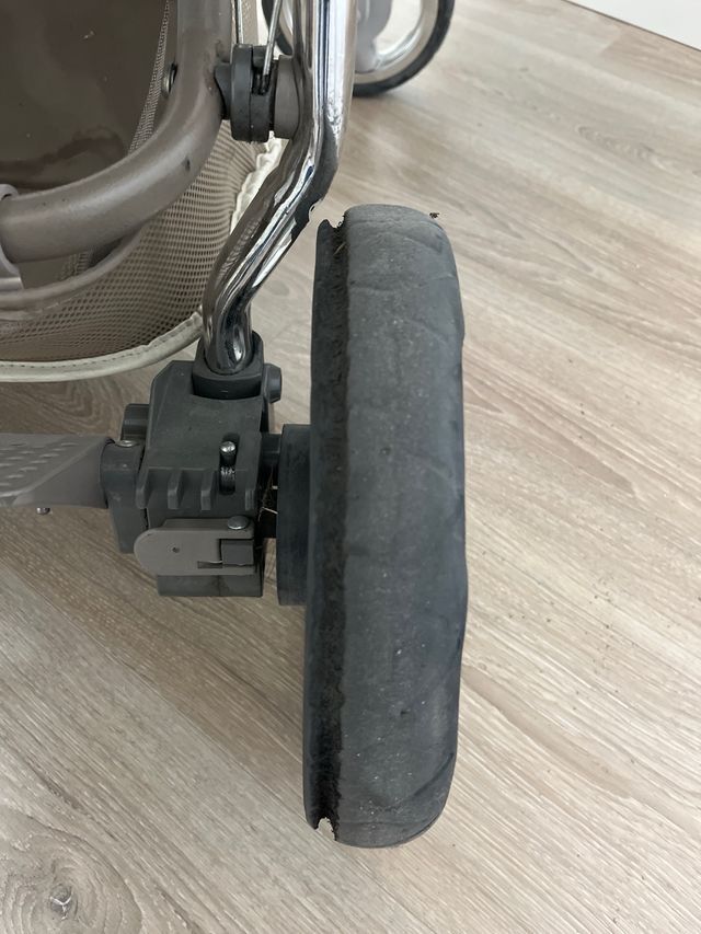 Carro Bebecar blanco y gris