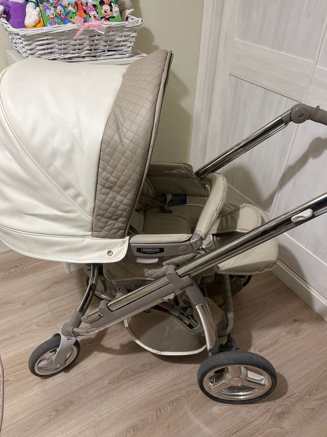 Carro Bebecar blanco y gris