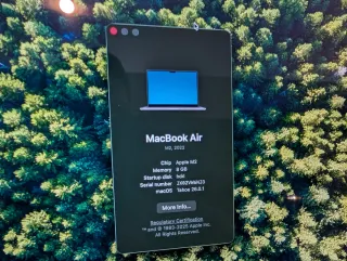 MacBook Air 13" M2 de color plata