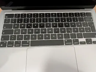 MacBook Air 13" M2 de color plata