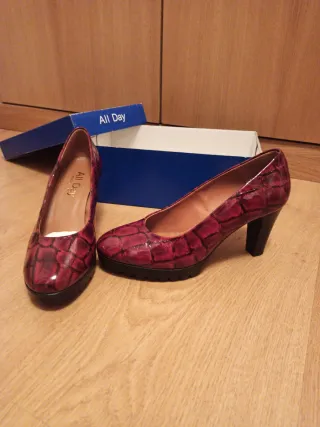 Zapatos de tacón rojos ALL DAY precio original 72€