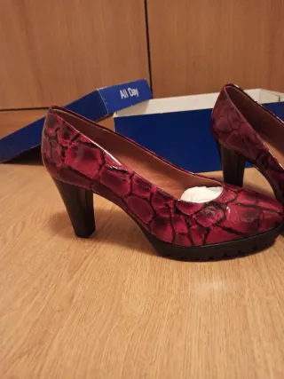 Zapatos de tacón rojos ALL DAY precio original 72€