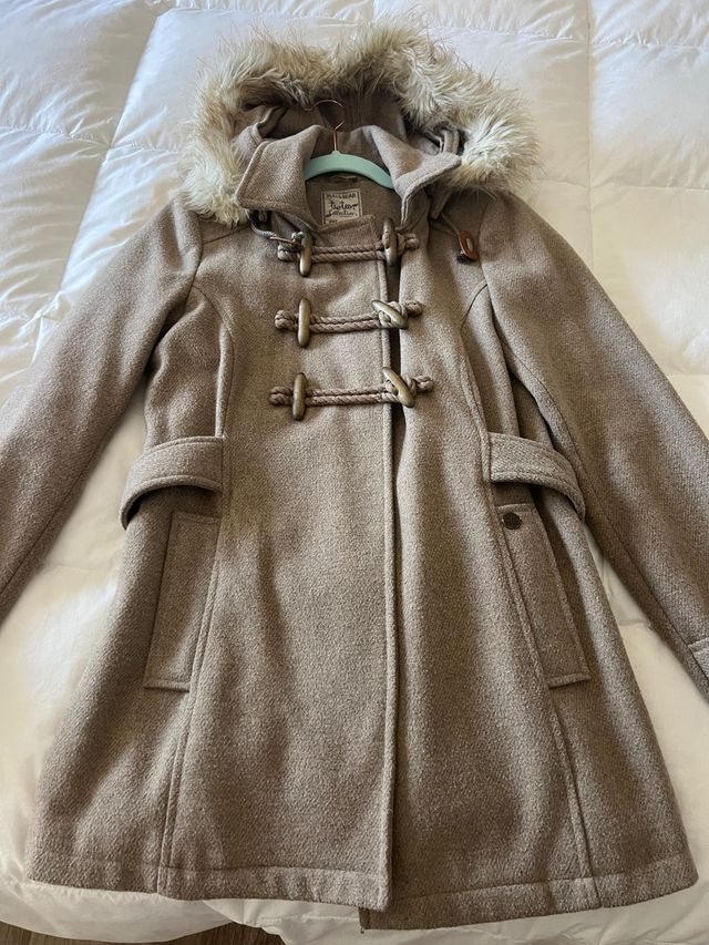 Abrigo mujer Pull&Bear beige con capucha