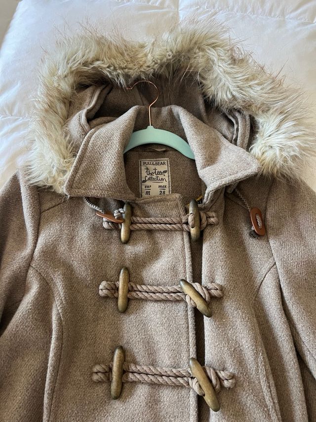 Abrigo mujer Pull&Bear beige con capucha