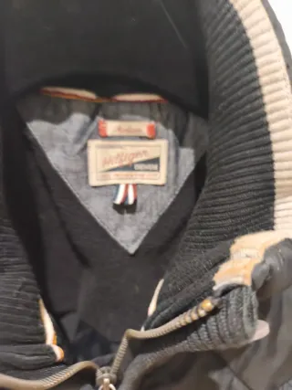 Cazadora bomber negra acolchada