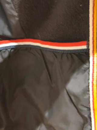 Cazadora bomber negra acolchada