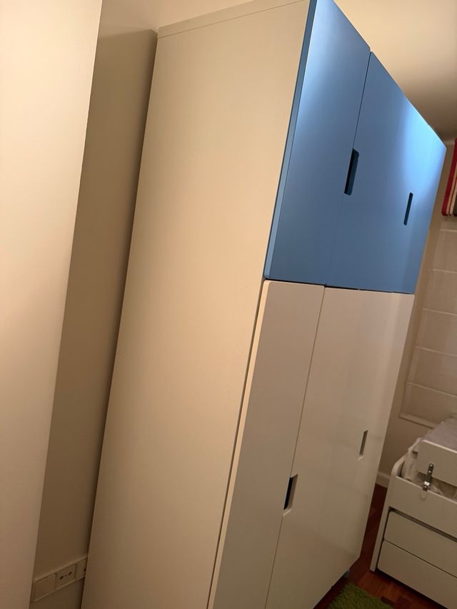 Guarda-roupas infantis azul e branco