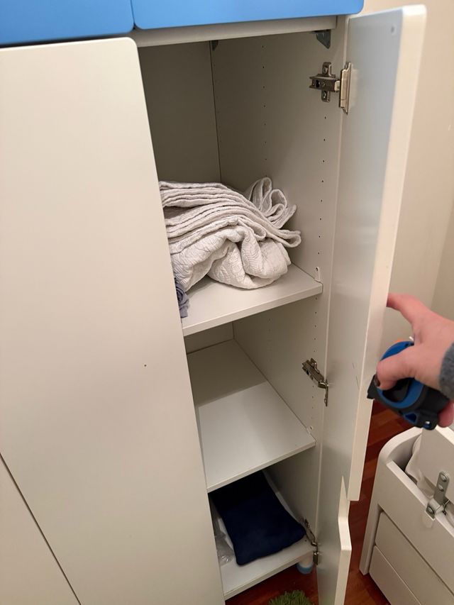 Guarda-roupas infantis azul e branco