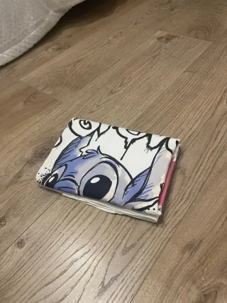 Ropa con estampado de personaje STIGH