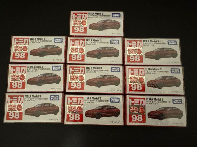 Tomika Tesla Model 3 red edition Takara Tomy