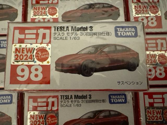 Tomika Tesla Model 3 red edition Takara Tomy