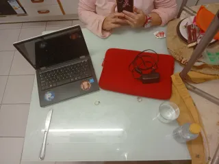 Ordenador Medion Negro y Rojo