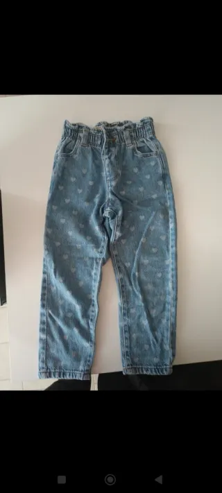 Jeans bambina con cuoricini