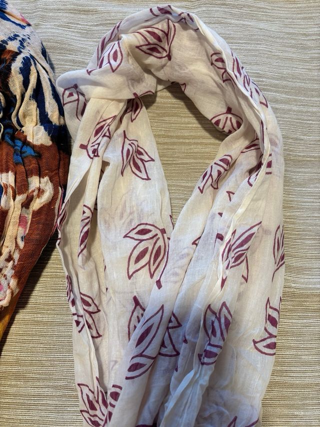 Lote 4 pañuelos estampados