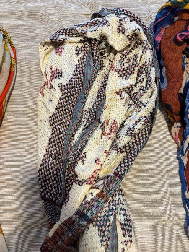 Lote 4 pañuelos estampados