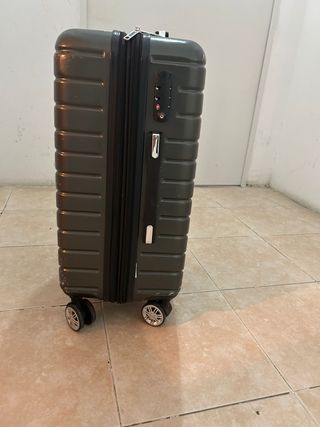 Maleta gris con ruedas