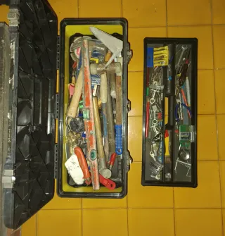 Caja de herramientas metálica 26