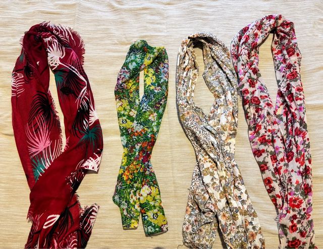 Lote 4 pañuelos estampados