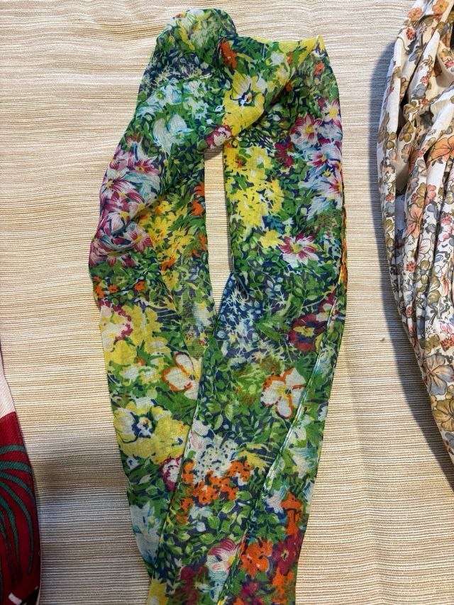 Lote 4 pañuelos estampados