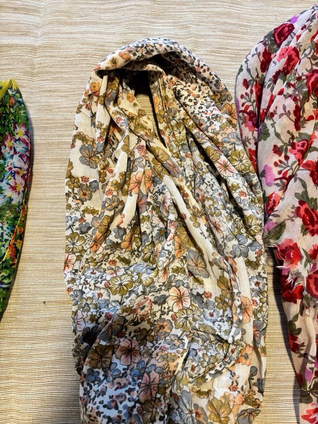 Lote 4 pañuelos estampados