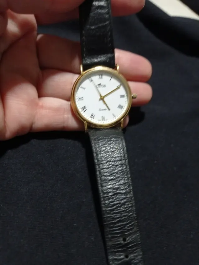 Reloj Lotus Clásico Dorado