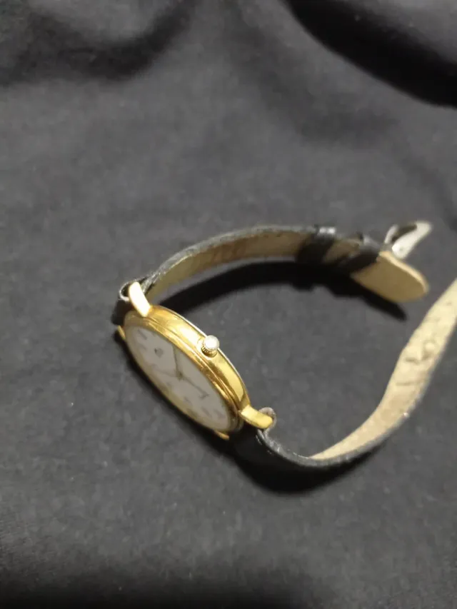 Reloj Lotus Clásico Dorado