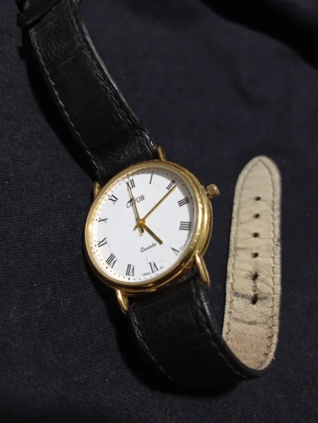 Reloj Lotus Clásico Dorado