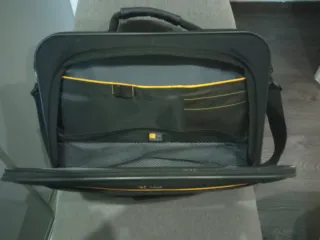 Maletín portátil Case Logic negro